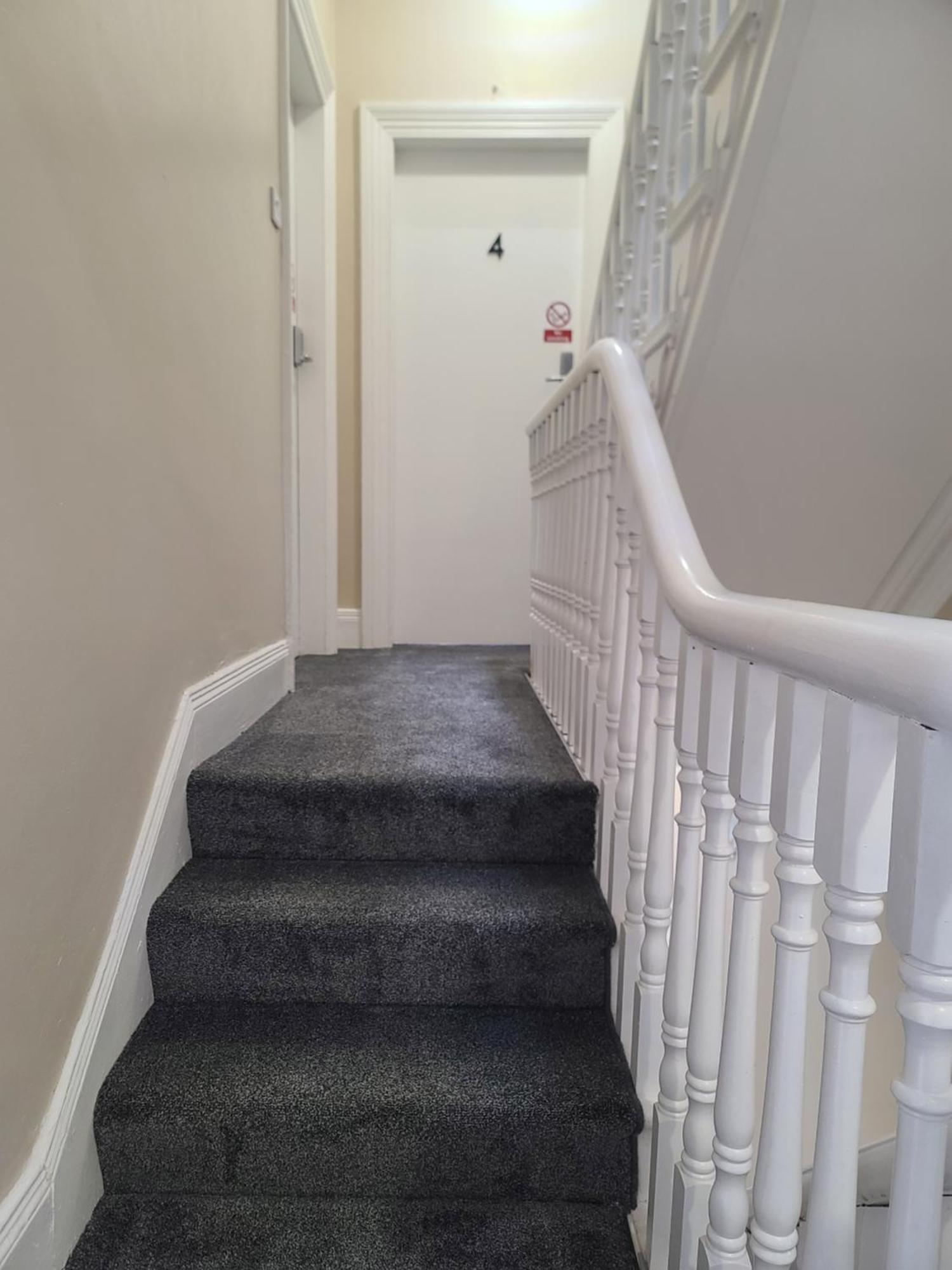 Roskeen Townhouse Belfast Exterior photo